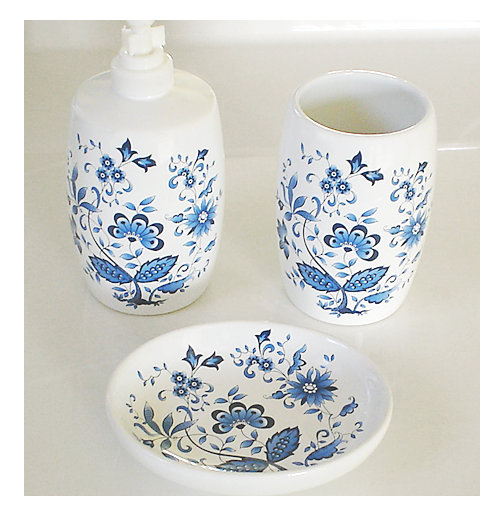 Oriental Blue Willow Design bathroom accessory set.